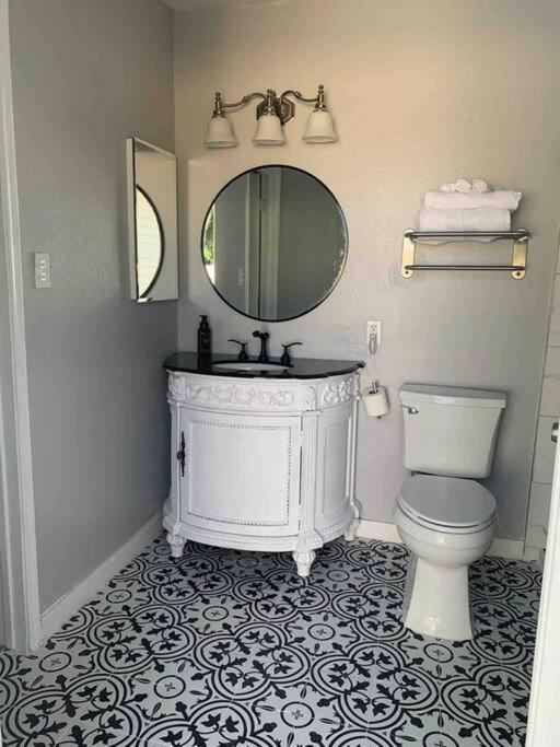 Charming Studio Overlooking The Pool. Финикс Екстериор снимка